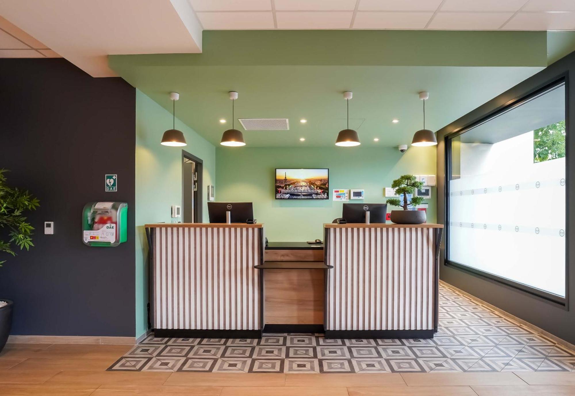 B&B Hotel Paris Porte D'Orleans Montrouge Buitenkant foto