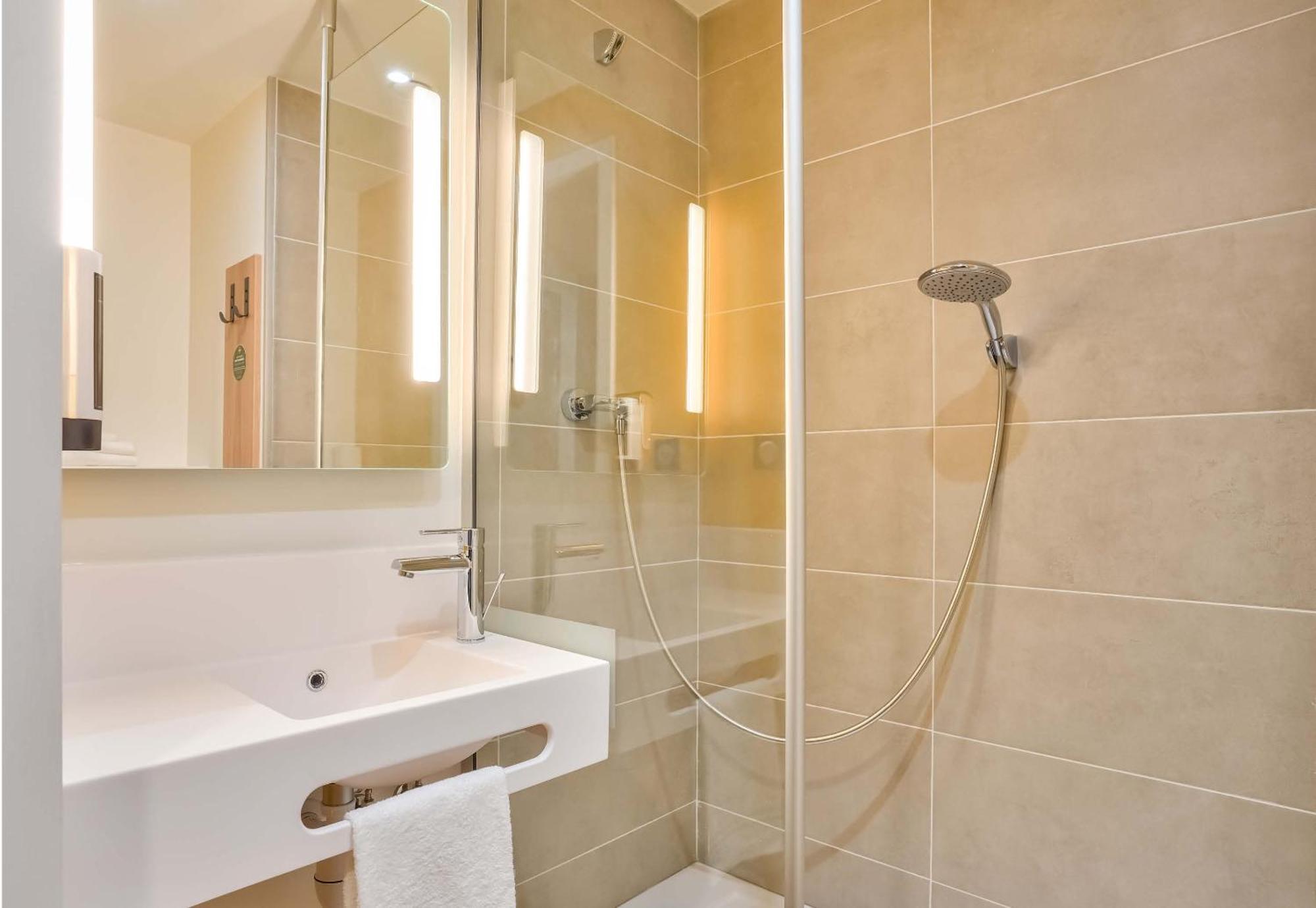 B&B Hotel Paris Porte D'Orleans Montrouge Buitenkant foto