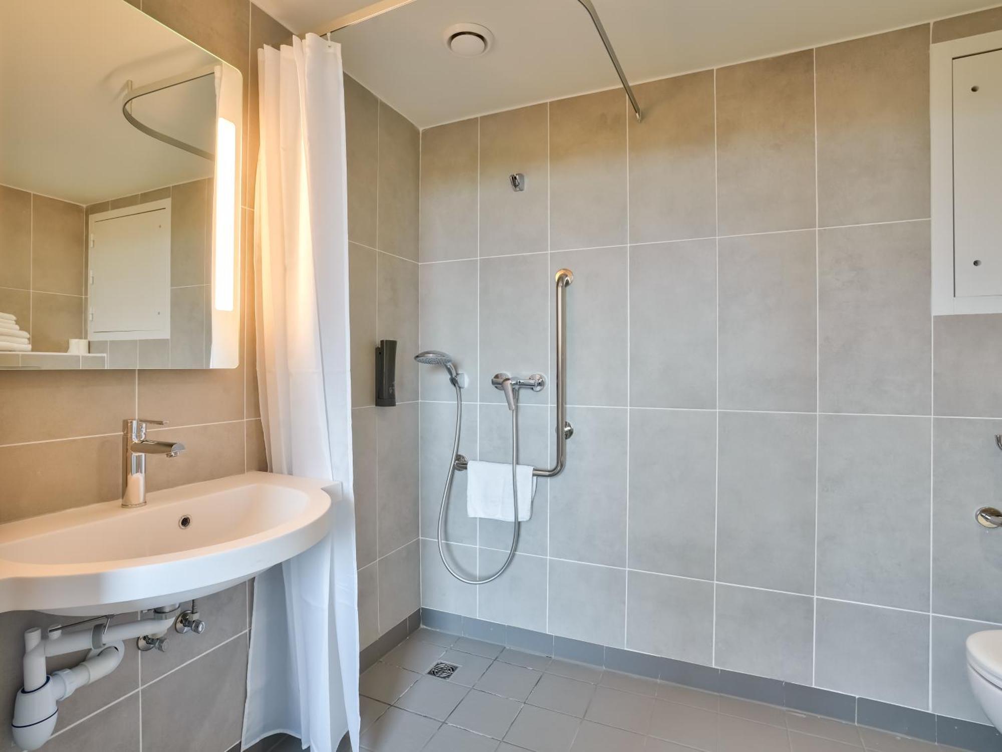 B&B Hotel Paris Porte D'Orleans Montrouge Buitenkant foto